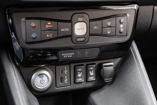 2022 NISSAN LEAF - 17