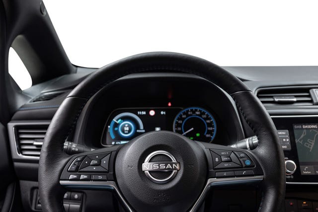 2022 NISSAN LEAF - 11
