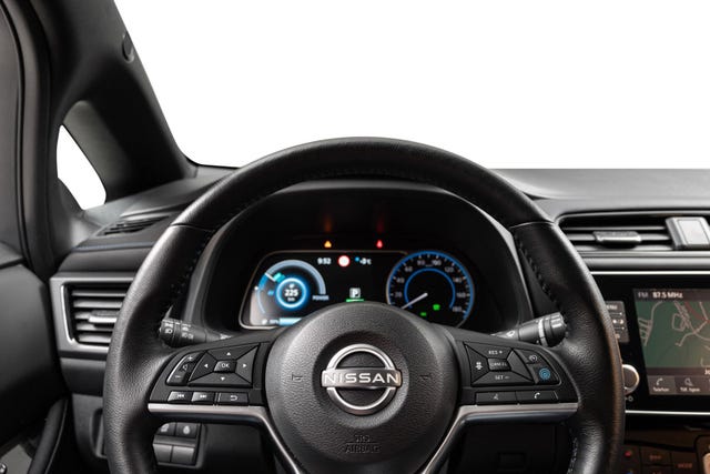 2022 NISSAN LEAF - 11