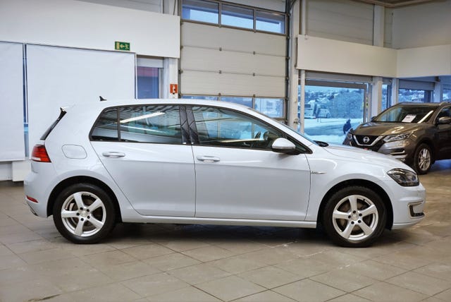 WVWZZZAUZJW908309 2018 VOLKSWAGEN GOLF-3