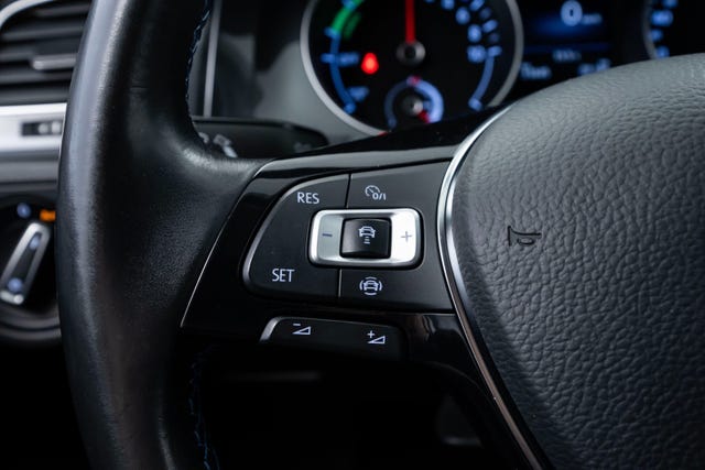 2019 VOLKSWAGEN GOLF - 19