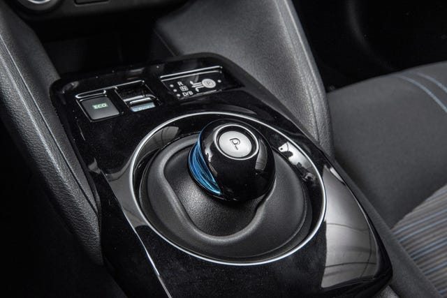2022 NISSAN LEAF - 11