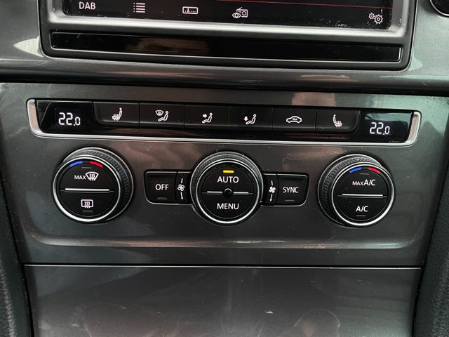 2015 VOLKSWAGEN GOLF - 25