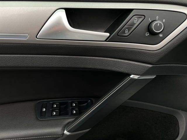 2015 VOLKSWAGEN GOLF - 19