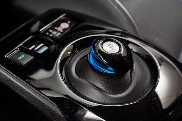 2022 NISSAN LEAF - 16
