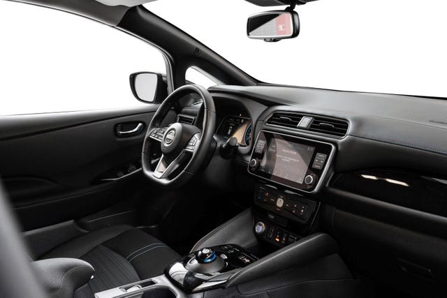 2022 NISSAN LEAF - 22