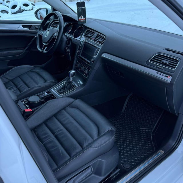 2015 VOLKSWAGEN GOLF - 18