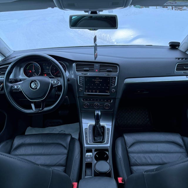 2015 VOLKSWAGEN GOLF - 23
