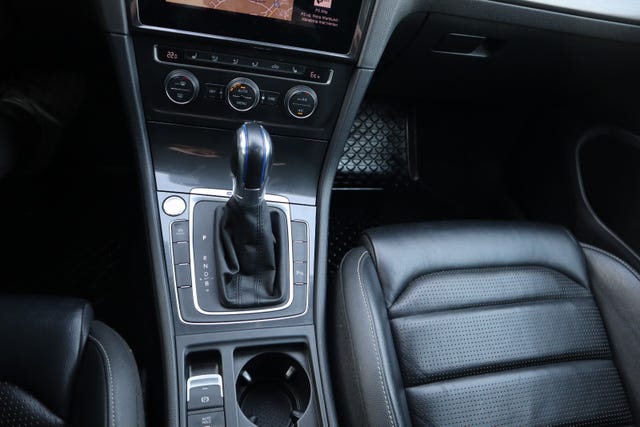 2018 VOLKSWAGEN GOLF - 24
