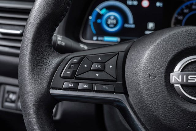 2022 NISSAN LEAF - 12