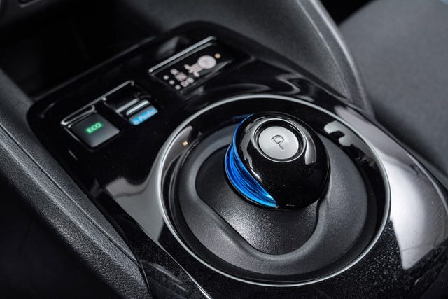 2022 NISSAN LEAF - 16