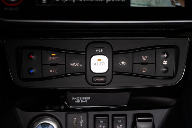 2022 NISSAN LEAF - 28
