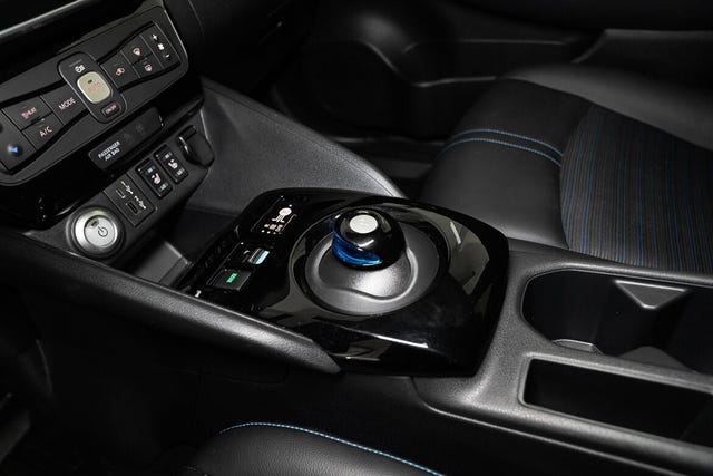 2022 NISSAN LEAF - 30