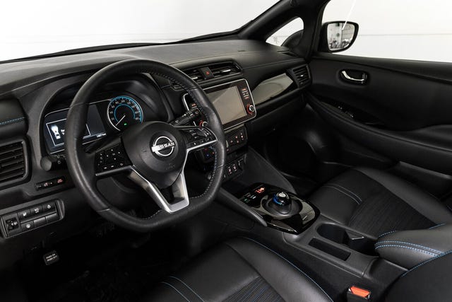 2022 NISSAN LEAF - 11