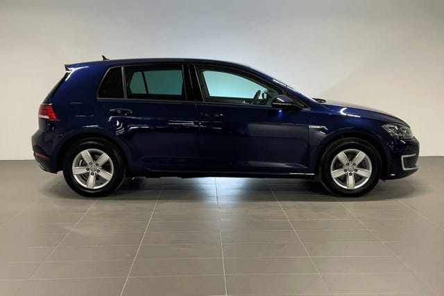 WVWZZZAUZJW907332 2018 VOLKSWAGEN GOLF-1