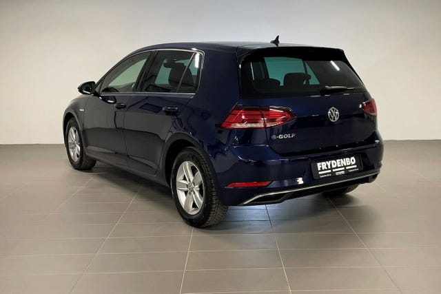 WVWZZZAUZJW907332 2018 VOLKSWAGEN GOLF-4