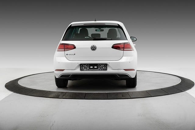 WVWZZZAUZJ8902709 2018 VOLKSWAGEN GOLF-4
