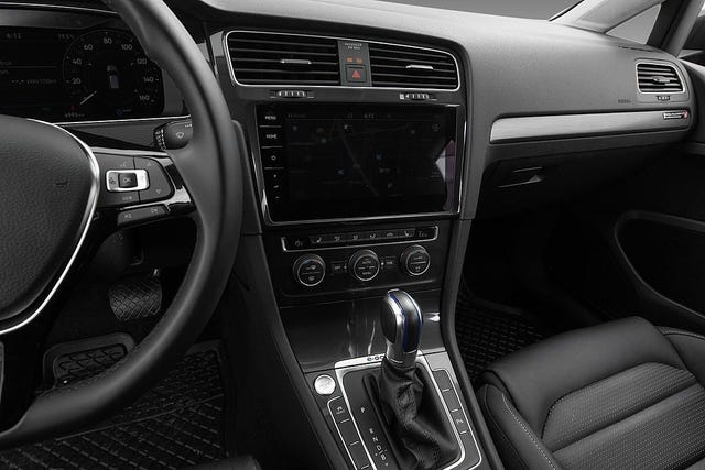 2018 VOLKSWAGEN GOLF - 12