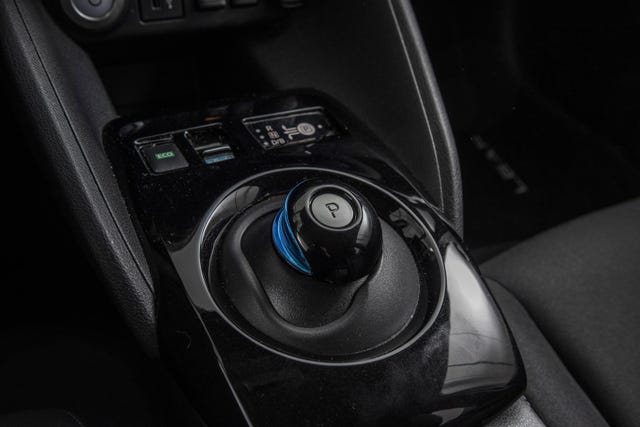 2022 NISSAN LEAF - 11