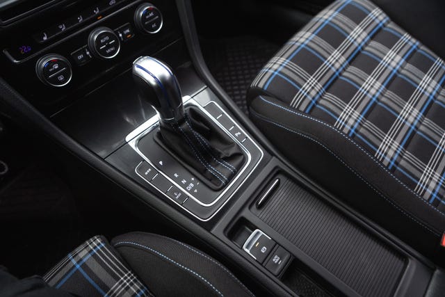 2015 VOLKSWAGEN GOLF - 25