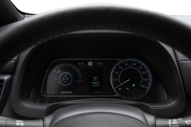 2022 NISSAN LEAF - 11