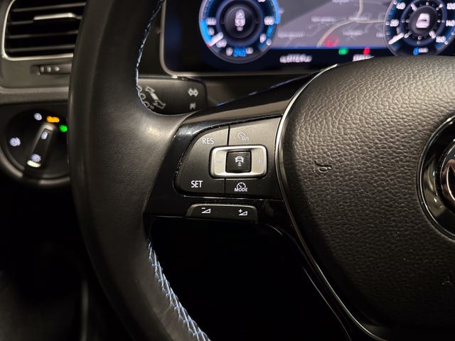 2018 VOLKSWAGEN GOLF - 24