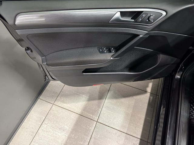 2018 VOLKSWAGEN GOLF - 18