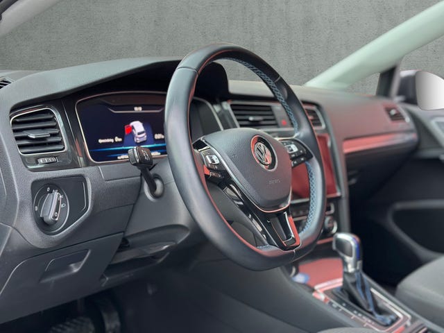 2019 VOLKSWAGEN GOLF - 19