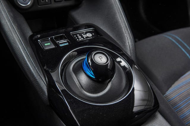 2022 NISSAN LEAF - 11