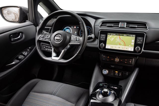 2022 NISSAN LEAF - 25