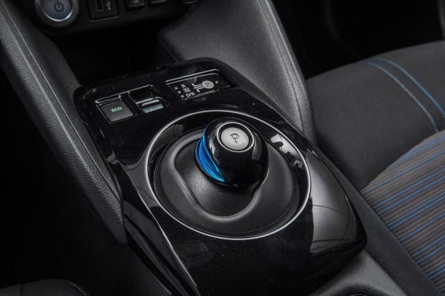 2022 NISSAN LEAF - 11