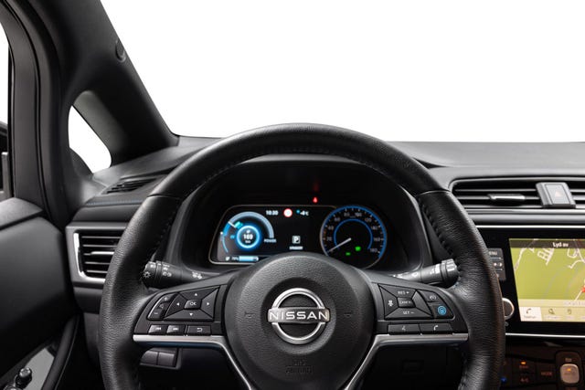2022 NISSAN LEAF - 11