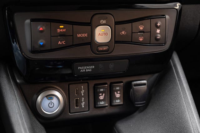 2022 NISSAN LEAF - 17