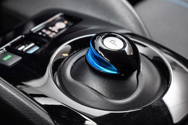 2022 NISSAN LEAF - 16