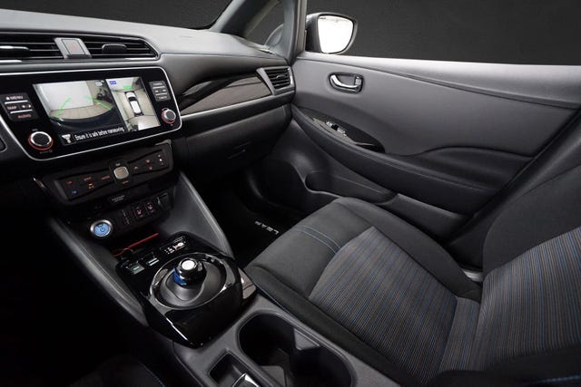 2022 NISSAN LEAF - 28