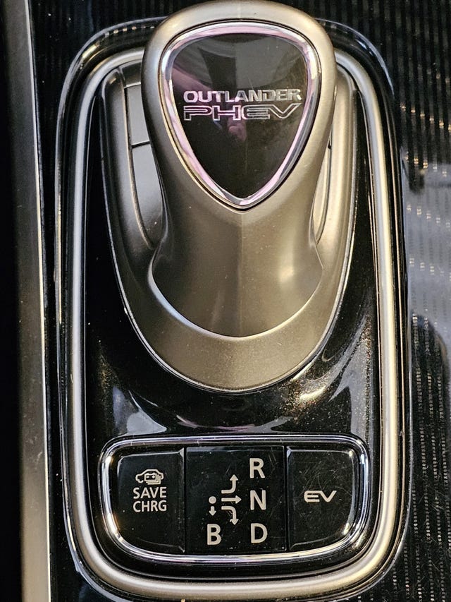 2020 MITSUBISHI OUTLANDER - 25
