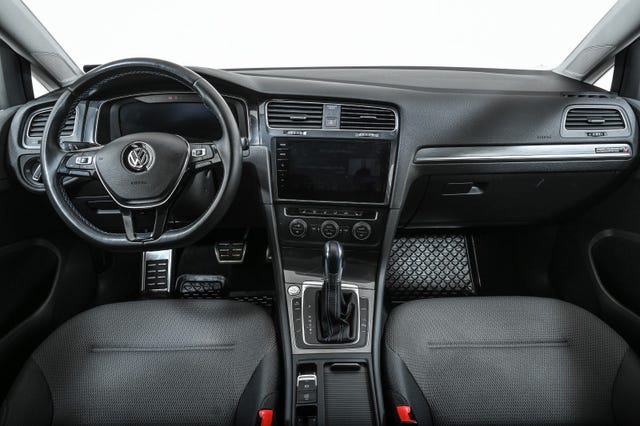 2019 VOLKSWAGEN GOLF - 18