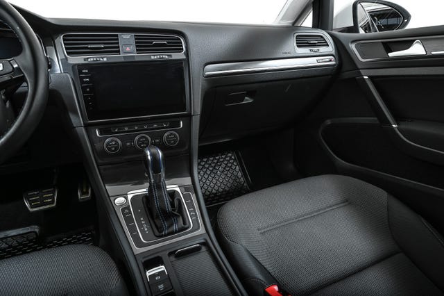 2019 VOLKSWAGEN GOLF - 10