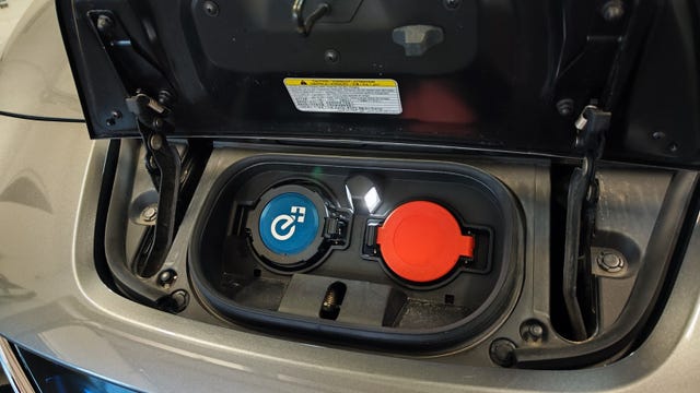 2020 NISSAN LEAF - 30
