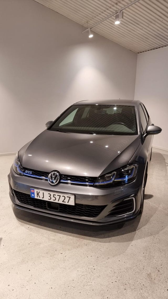 WVWZZZAUZJW806124 2018 VOLKSWAGEN GOLF-1