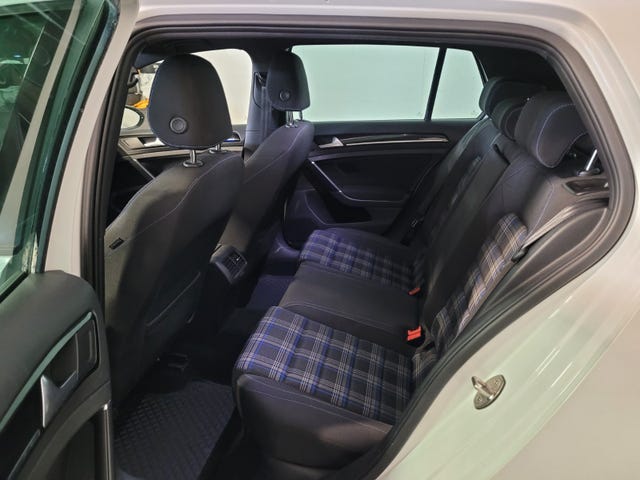 2015 VOLKSWAGEN GOLF - 18