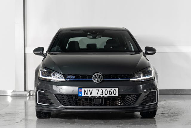 WVWZZZAUZJW800865 2018 VOLKSWAGEN GOLF-1