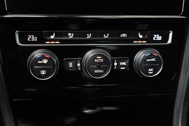 2018 VOLKSWAGEN GOLF - 28