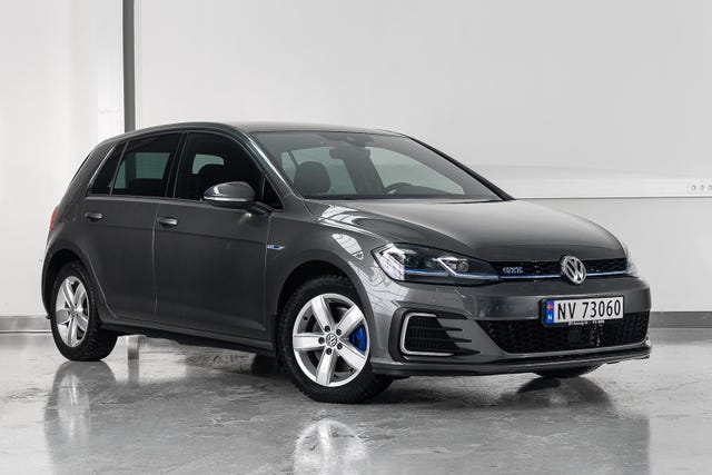 WVWZZZAUZJW800865 2018 VOLKSWAGEN GOLF-2