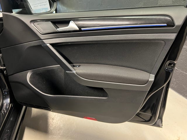 2015 VOLKSWAGEN GOLF - 32