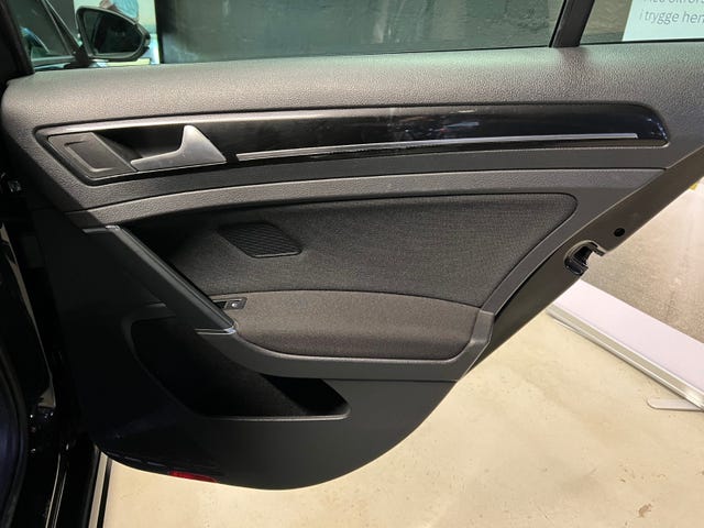 2015 VOLKSWAGEN GOLF - 26