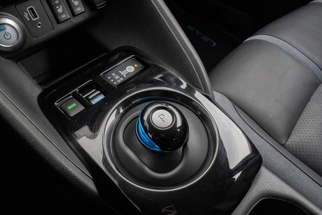 2020 NISSAN LEAF - 24