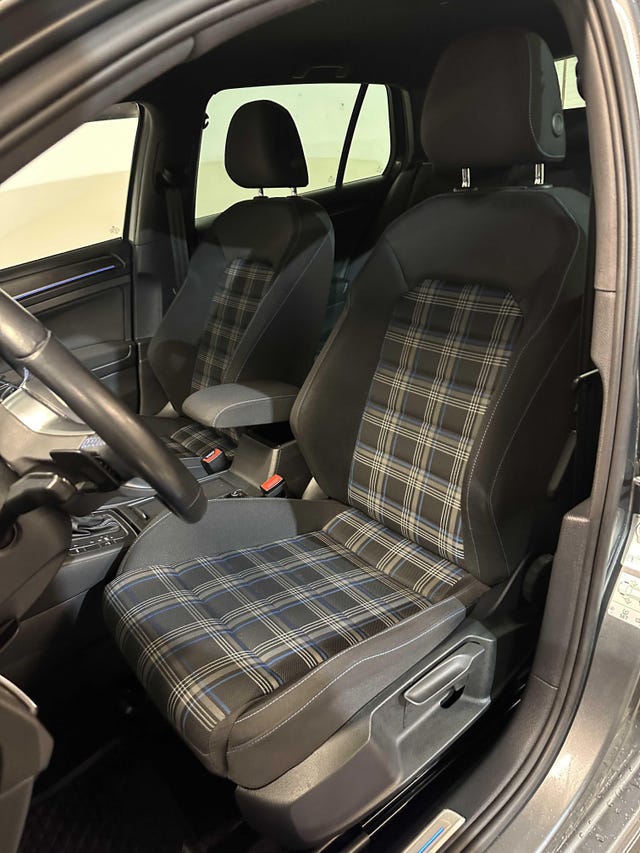 2019 VOLKSWAGEN GOLF - 19