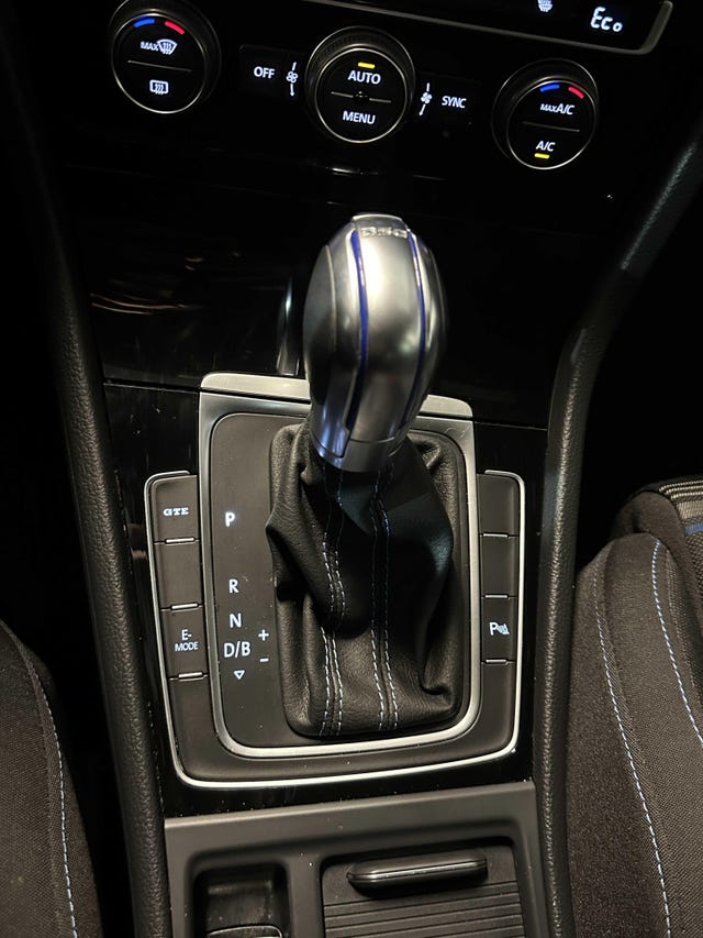 2019 VOLKSWAGEN GOLF - 16