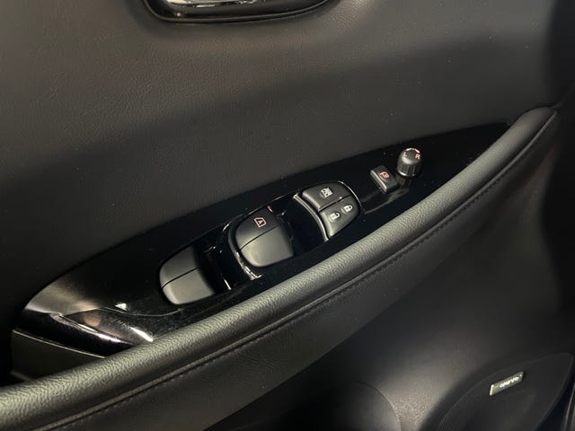 2018 NISSAN LEAF - 17